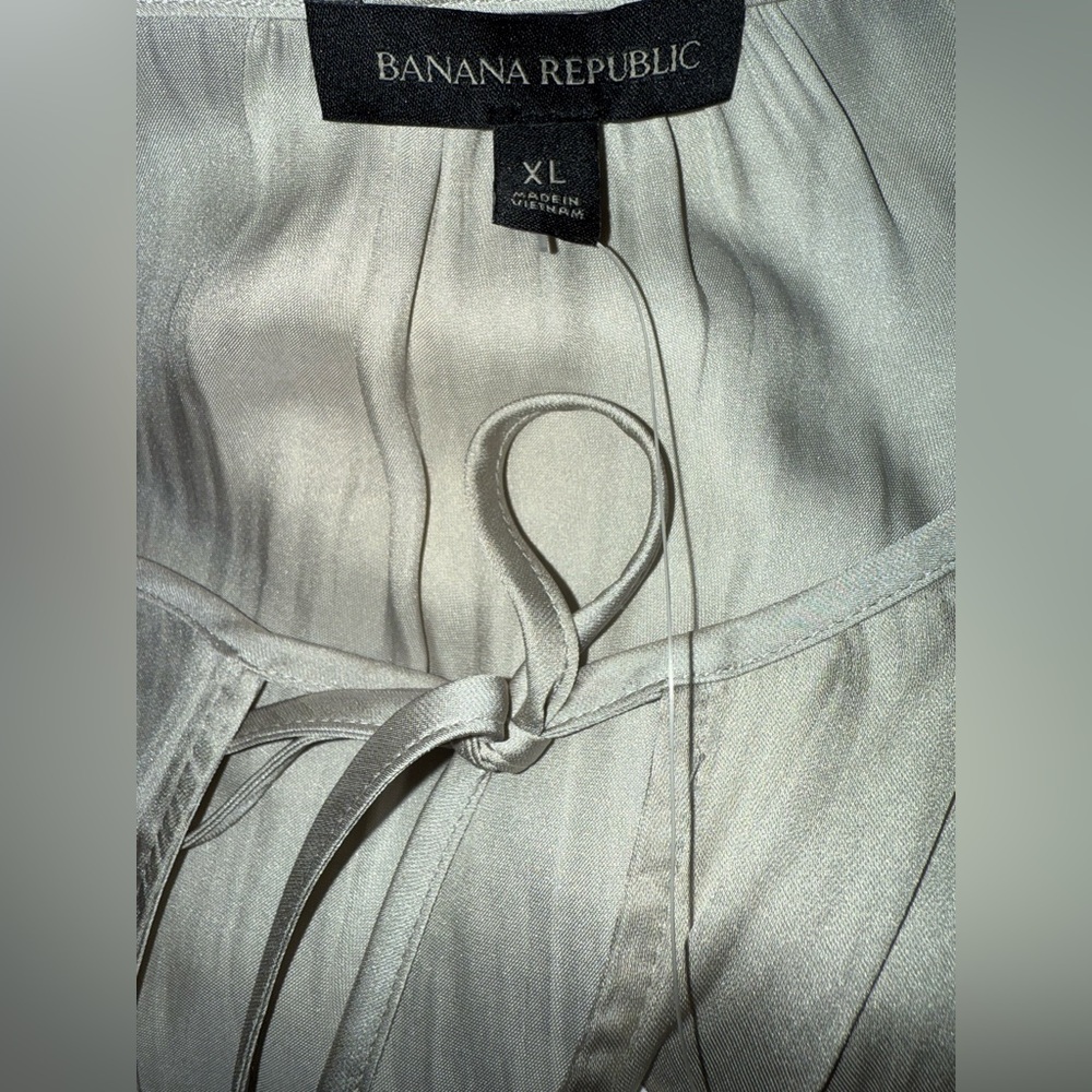 Banana Republic Women Satin Smocked Tie-Neck Blouse Silver Champagne Size XL - Picture 6 of 10